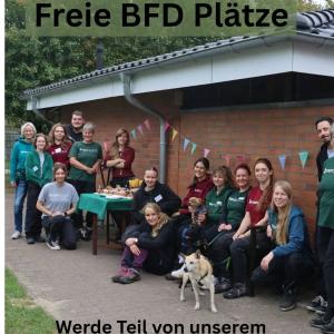Du weißt noch nicht genau was du beruflich machen möchtest? Du musst noch etwas Zeit vertreiben bis zum Studium? Du wolltest schon immer in den Beruf des Tierpflegers reinschnuppern? 

Dann könnte der Bundesfreiwilligendienst genau das richtige für dich sein. Wir haben noch Stellen für den BFD frei. 

Das solltest du mitbringen:
Mindestens 18 Jahre 
Führerschein (kein Muss)
Tierschutzaffinität 
Teamgeist 
Keine Scheu vor "Dreck"

Schick uns gern deine Bewerbungsunterlagen zu: th-arche-noah@bmt-tierschutz.de 

Wir freuen uns auf dich!